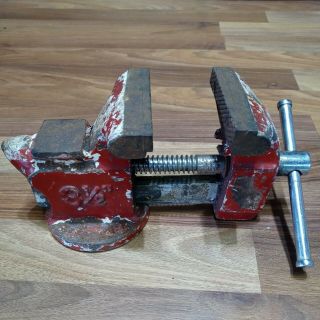 Vintage Bench Vise,  3 1/2 " In.  Jaws Small Anvil Pipe Jaws Missing Swivel Base