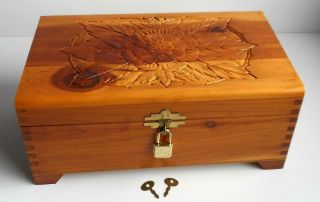 Vintage Cedar Wood Pressed Flower Design Trinket Jewelry Lock Box Mirror 2 Keys