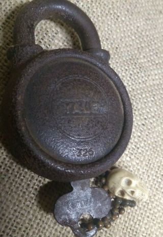 Antique Vintage Yale & Towne Mfg.  Co.  326 Padlock With Key Round Lock H - 12