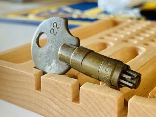 Unusual Solon Lock Deutsch System Nix - Pix Hammond Locksport Vintage Key 3