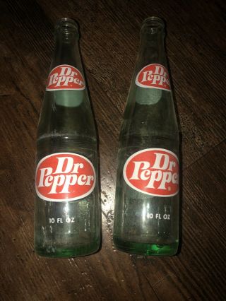 2 Old Vintage 1977 Dr.  Pepper Beverages Soda Pop Bottle Glass Green Hue 10 Oz.