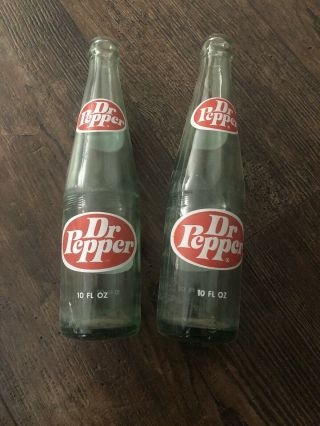 2 Old Vintage 1977 Dr.  Pepper Beverages Soda Pop Bottle Glass Green Hue 10 oz. 2