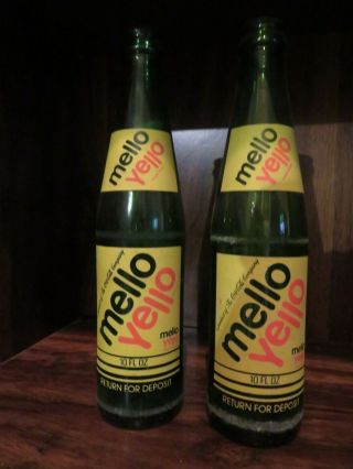 2 Mello Yello Soda Bottles Green Glass 10 Oz Vintage Collectible Rare Logo