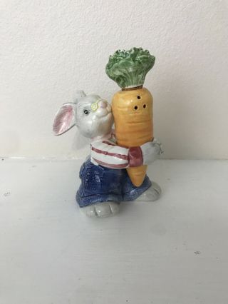 1994 Fitz & Floyd Bunny Rabbit Holding Carrot Salt & Pepper Shakers