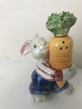 1994 Fitz & Floyd Bunny Rabbit Holding Carrot Salt & Pepper Shakers 3