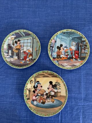Knowles Disney Mickey’s Christmas Carol Limited Addition Three Plate Set