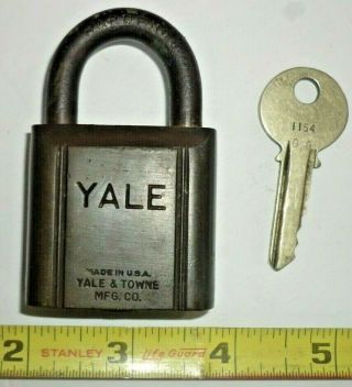 Vintage Yale & Towne Brass Padlock & Key Hardened Steel Shackle Usa 1154 G G