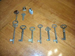 10 Piece Vintage Skeleton Keys And Mini Padlocks