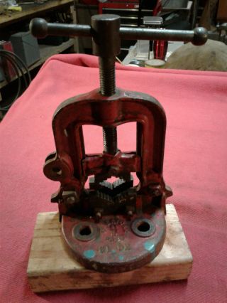American Scale Co.  Pipe Vise No.  12,  1/8 " To 1 - 1/2 " Capacity