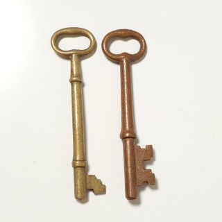 2 Vtg Unique Antique Brass Solid Barrel Skeleton Keys Approx 3 1/8 