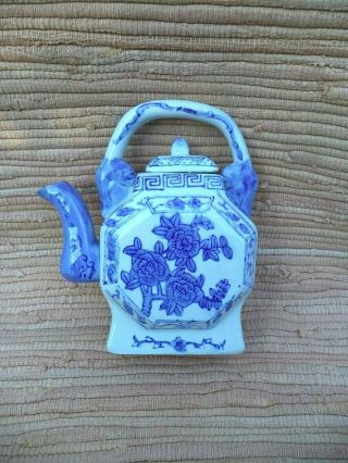 Vintage ceramic Asian style teapots blue & white 3