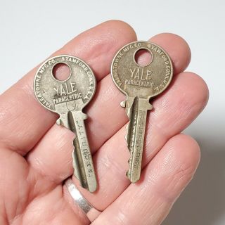 2 Vintage Old Yale & Towne Mfg Co Paracentric Keys Approx 2 1/8 