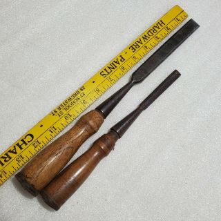 2 Vintage Wood Chisels,  No Names Found.  3/4 " X 9 & 1/2 " X 5.  5 " W Wood Handles.