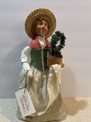 Byers Choice 2003 Williamsburg Lady With Flower Pot And Straw Hat With Tag
