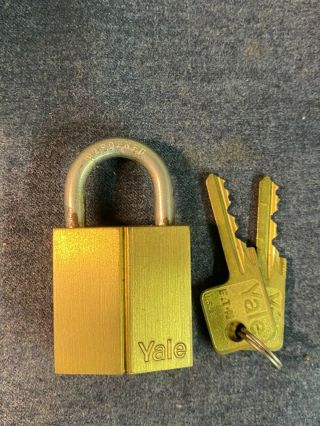 Yale Padlock W/ 2 Keys