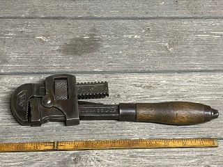 Vintage Gtd Greenfield Tap And Die 14 Inch Wooden Handle Pipe Wrench