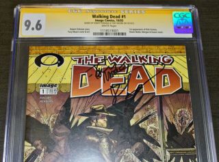 The Walking Dead 1 (CGC Signature Series) 2
