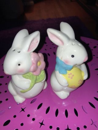 Vintage Ceramic Easter Bunny Rabbits Salt And Pepper Shakers Easter Egg Flowers