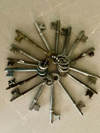 16 Vintage Skeleton Keys,  All Solid Barrell