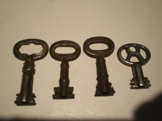 4 Vintage Antique Skeleton Key Hollow Barrel Lucky Star Keys 1w10 & P44