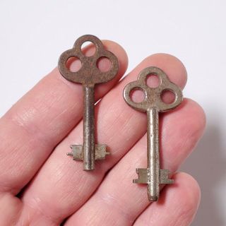 2 Vintage Double Bit Solid Barrel Antique Skeleton Keys Approx 1 7/8 " Long