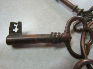 Vintage 6 Large Copper/Brass Metal Skeleton Keys on a Ring - Decorative 2