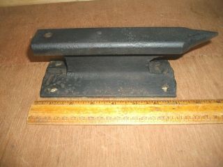 S864 Old Anvil Made From A Narrow Gauge R.  R.  Track 4 Lb,  8 Oz