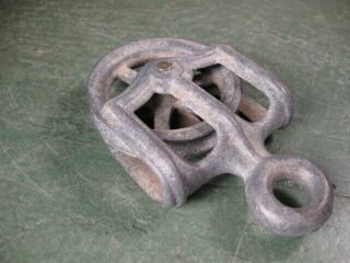 OLD VINTAGE TOOLS HARDWARE CAST PULLEY SMALL SIZE BLOCK & TACKLE 2