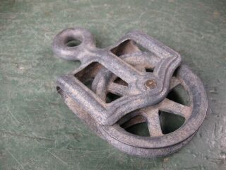 OLD VINTAGE TOOLS HARDWARE CAST PULLEY SMALL SIZE BLOCK & TACKLE 3