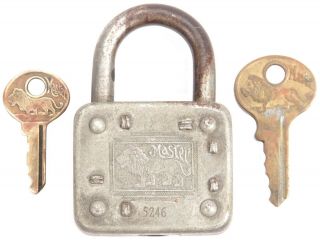 Vintage Master Lock Co.  77 Walking Lion Padlock No Key Plus 2 Brass Lion Keys