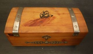 Vtg Wooden Storage Treasure Chest Style Jewelry/trinket Box Finger Joint Corners
