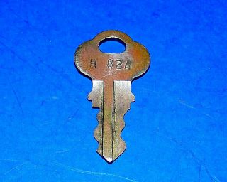 Vintage Chicago Lock Co.  Gumball/vending Machine Key H - 824