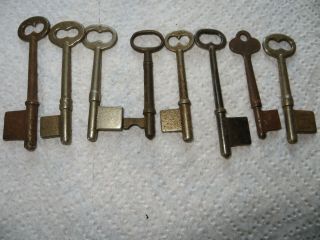 8 Vintage Skeleton Keys Uncut - Different Sizes