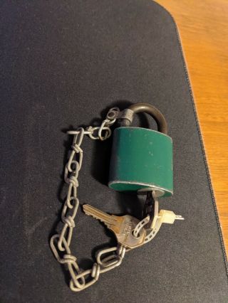 VINTAGE YALE PADLOCK W/ KEY AND CHAIN - GREEN 3
