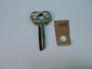 Vintage Yale & Towne Mfg.  Co.  Brass Padlock Key (kb 550)