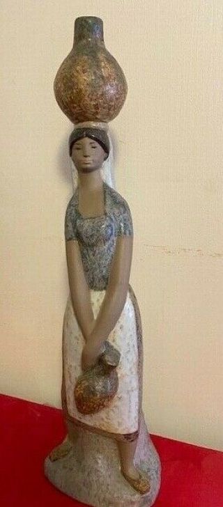 Lladro Gres Girl To The Fountain 01012023 Issued 1971 Retired 1979 18.  50 " High