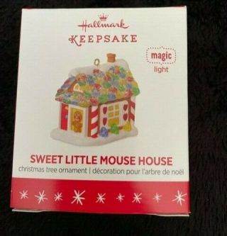 Hallmark 2016 Ornament,  Sweet Little Mouse House Mini Magic Lights Pre - Owned