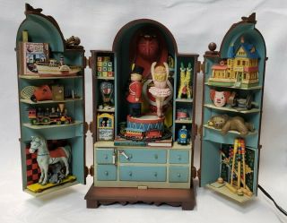 Enesco Animated Magic Dream Keeper Lighted Action Toy Musical Wardrobe Music Box
