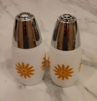 Vintage Westinghouse Gemco Milk Glass Salt/pepper Shakers Gold Flowers Daisy
