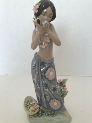 Lladro 1480 " Aroma Of The Islands " Hawaiian Girl With Flowers 1985,  Box