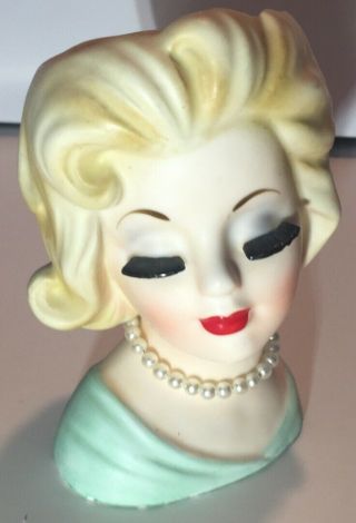 Vintage Inarco Head Vase.  E - 1540 Blonde Eyelashes Pearl Necklace Foil Tag 4 1/2 "