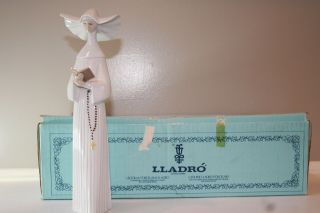 Lladro Prayerful Moment (white) Nun Religious Figurine 5500 Retired