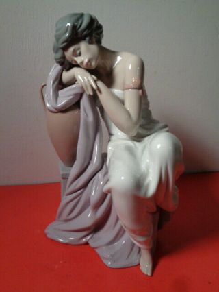 Lladro 6313 " Lost In Dreams " Figure Made In Spain (10.  5 By 7 By 6 ")