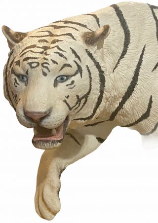 Franklin " White Majesty " Limited Edition White Bengal Tiger Sculpture