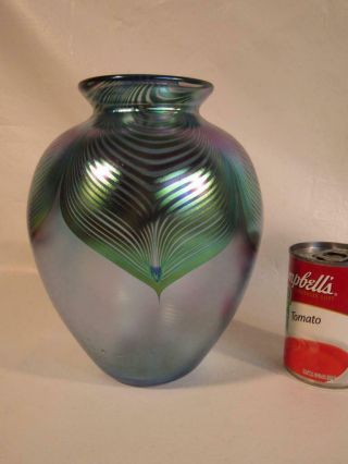 Large Vintage Stuart Abelman Iridescent 8 " Art Glass Vase - Pulled Feather