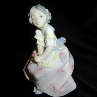 Lladro Porcelain Spanish Girl Lolita 5372 Salvador Debron