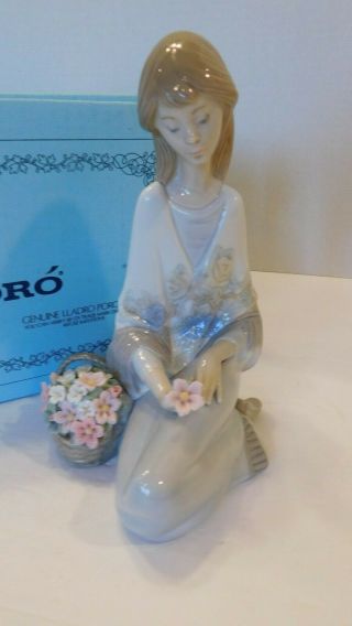 Lladro Collector’s Society 7607” “flower Song” Girl Kneeling Basket W/box