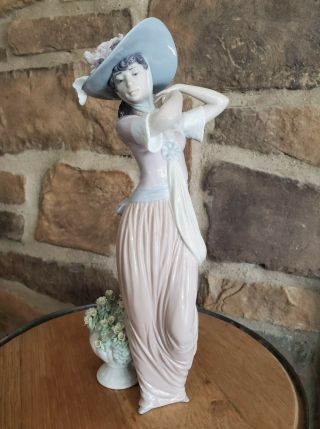Lladro Spain,  Paris In Bloom 11 1/2 " H Figurine 6280 Limited Edition Rare