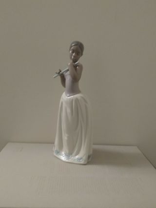 Nao By Lladro 1339 Porcelain Figurine Just The Beginning “playing The Flute” H