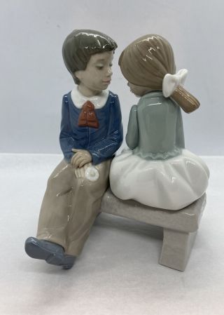 1990 1136 Nao Lladro Porcelain Figurine Boy & Girl On Bench.  Perfect No Box
